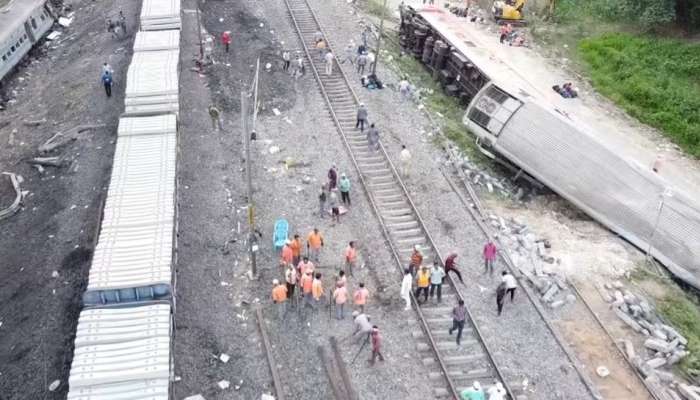 Odisha Train Accident Updates: రైలు ప్రమాదం జరిగిన 51 గంటల్లో ట్రాక్ పునరుద్ధరణ.. ఒడిశా బాలాసోర్ లో ప్రారంభమైన రైళ్ల రాకపోకలు