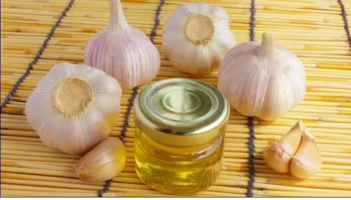 Side Effects of Garlic: మితిమీరిన మోతాదులో వెల్లుల్లి తింటే ఇక అంతే సంగతులు!