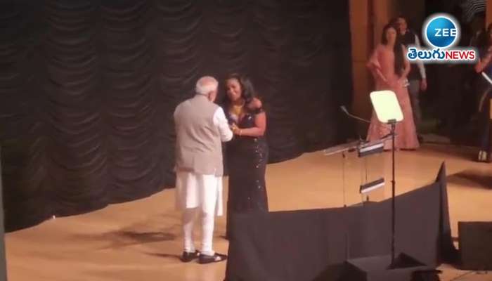 mary millben: American singer Mary Millben touches PM Modi's feet