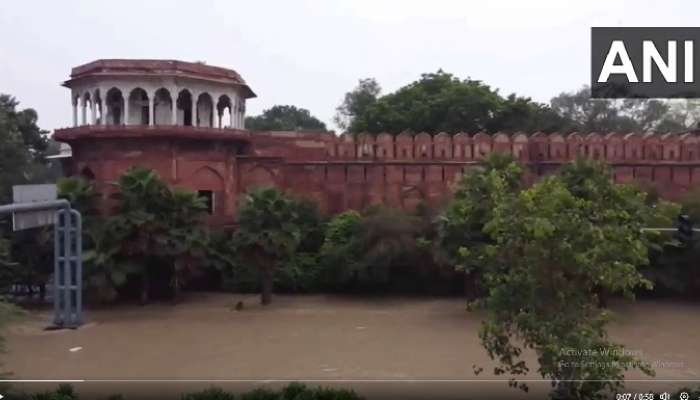 Delhi Floods: యమున చరిత్రలో అత్యధిక వరద, జలదిగ్భంధనంలో ఢిల్లీ ఎర్రకోట