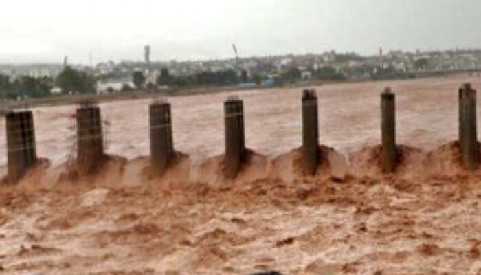 Jammu Kashmir Floods: జమ్మూకాశ్మీర్ లో భారీ వర్షాలు.. కొండచరియలు విరిగిపడి ఏడుగురు మృతి..