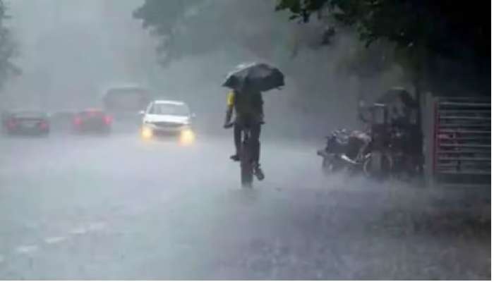 Heavy Rains Alert: తెలంగాణకు రెడ్ అలర్ట్, వచ్చే నాలుగు రోజులు భారీ నుంచి అతి తీవ్ర వర్షాలు, ఎక్కడెక్కడంటే