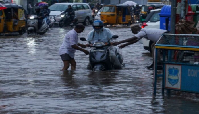Hyderabad Rains: భాగ్యనగరాన్ని భయపెడుతున్న భారీ వర్షాలు.. హైదరాబాద్‌కు రెడ్‌ అలర్ట్‌.. 