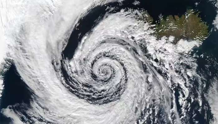 US Cyclone: అమెరికాను వణికిస్తున్న భారీ తుపాను, అంధకారంలో ఉత్తర అమెరికా రాష్ట్రాలు