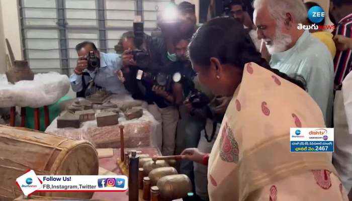 Minister Seethakka Playing Drums Congress  