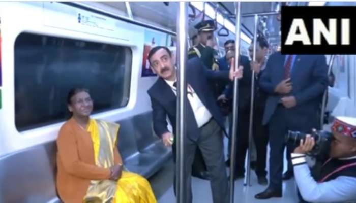 President Droupadi Murmu: వావ్.. ఢిల్లీలో అరుదైన ఘటన.. మెట్రోలో ప్రయాణించిన రాష్ట్రపతి ద్రౌపది ముర్ము..