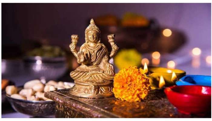 Lakshmi Devi: లక్ష్మీదేవి అనుగ్రహం పొందాలంటే శుక్రవారం ఈ ఒక్క పనిచేయండి.. మీకు డబ్బేడబ్బు..