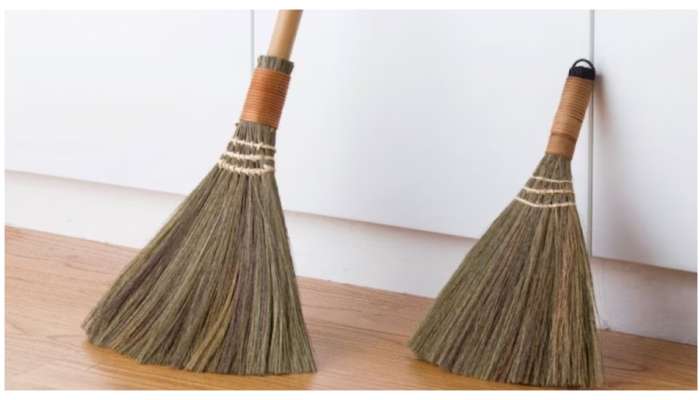 Broom Vastu: వాస్తు ప్రకారం చీపురు ఈ దిశలో పెట్టారంటే అష్టదరిద్రం తప్పదు..