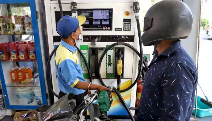Petrol Diesel Prices: వాహనదారులకు మోదీ సర్కార్‌ గుడ్‌న్యూస్‌.. తగ్గిన పెట్రోల్‌, డీజిల్‌ ధరలు