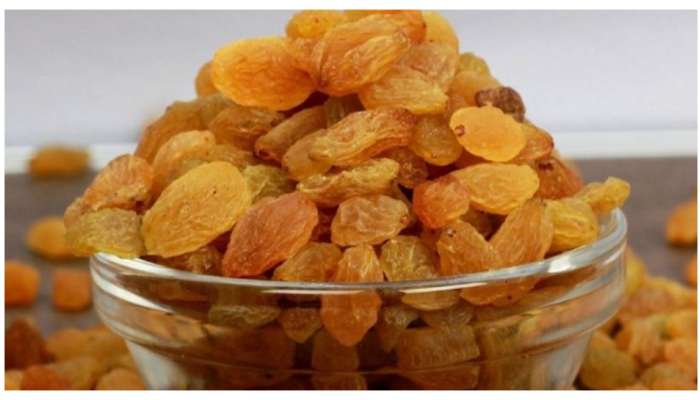 Raisins Health Benefits: ఎండు ద్రాక్షను రాత్రంతా నీళ్లలో నానబెట్టి ఉదయం ఆ నీటిని తాగితే  ఏమవుతుందో తెలుసా?