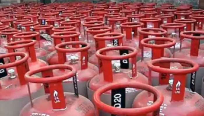 LPG Gas Cylinder Price Cut: 69.50 రూపాయలు తగ్గిన గ్యాస్ సిలెండర్ ధర, కొత్త ధరలు ఇలా