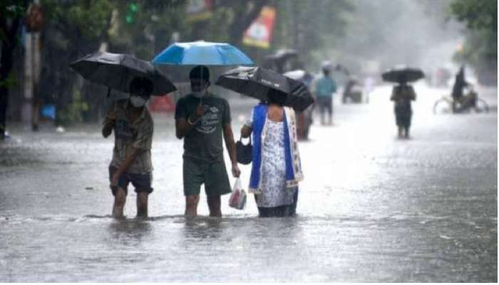Heavy Rains in Ap: బంగాళాఖాతంలో ద్రోణి, రానున్న 4  రోజులు ఈ జిల్లాల్లో భారీ వర్షాలు