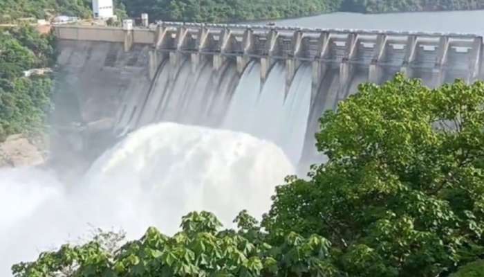 Srisailam Reservoir: తెరుచుకున్న శ్రీశైలం జలాశయ క్రస్ట్ గేట్లు .. పరవళ్లు తొక్కుతున్న కృష్ణమ్మ.. వీడియో వైరల్..