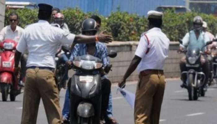 Traffic Rules: బైక్ మీద వెనుక కూర్చున్న వాళ్లతో మాట్లాడిన నేరమే..  అమల్లోకి కొత్త ట్రాఫిక్ రూల్.. డిటెయిల్స్ ఇవే..