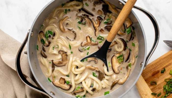 Mushroom Noodles: మ‌ష్రూమ్ నూడుల్స్ ను ఇలా చేస్తే.. పిల్లలు అసలు వదిలిపెట్టారు.!