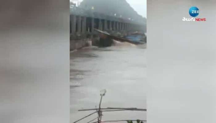 Boat hit to Prakasam Barrage Gate broen see the visuals rn