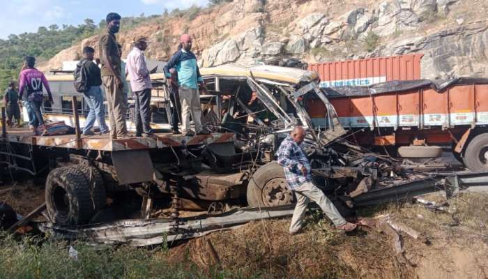 Chittoor Accident: ఘోర ప్రమాదం.. బస్సును ఢీకొట్టిన రెండు లారీలు.. ఏడుగురు మృతి, 30 మందికి గాయాలు