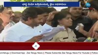 Constable Selfie: వైఎస్ జగన్‌తో సెల్ఫీ..చిక్కుల్లో పడ్డ మహిళా కానిస్టేబుల్!!