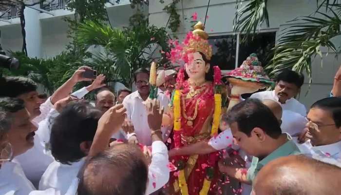 KTR Perform Palabhishekam To Telangana Talli Statue At BRS Party Office Rv