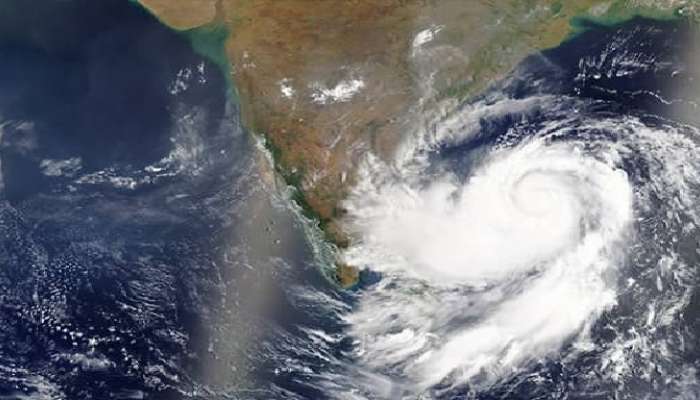 Cyclone Alert: బంగాళాఖాతంలో తుపాను హెచ్చరిక, ఏపీకు మూడు రోజులు భారీ వర్ష సూచన