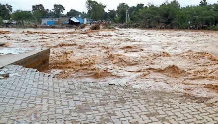 Flash Flood Warning: ఏపీలోని ఈ జిల్లాలకు ఫ్లాష్ ఫ్లడ్స్ హెచ్చరిక, పొరపాటున కూడా బయటకు రావద్దు