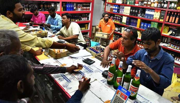 Liquor Shop: నివాసాల మధ్య మద్యం దుకాణం ప్రారంభం.. దాడి చేసిన మహిళలు