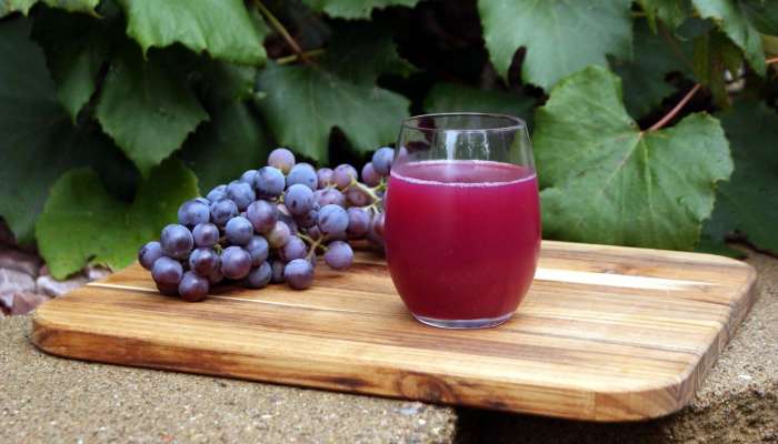 Grapes Juice: ద్రాక్ష పండ్లు తినడం వల్ల కలిగే లాభాలు ఏంటంటే..!