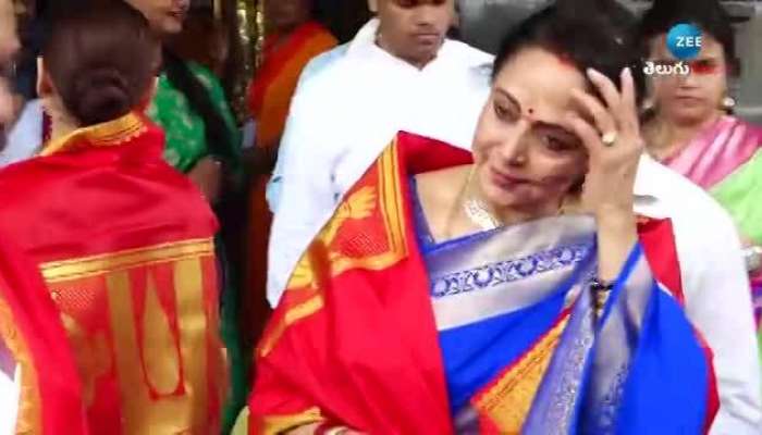 Bollywood Actress Esha Deol: Esha Deol Spotted At Tirumala Temple With Her Mother Hema Malini 