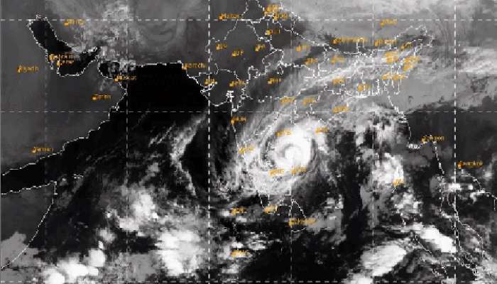 Cyclone Warning: ఏపీకు తుపాను హెచ్చరిక, ఈ జిల్లాల్లో అత్యంత భారీ వర్షాలు తస్మాత్ జాగ్రత్త