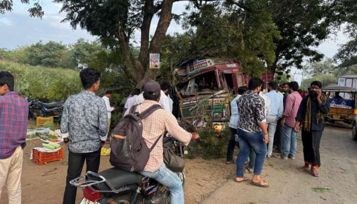Chevella Road Accident: ఘోర రోడ్డు ప్రమాదం.. రైతులపై దూసుళ్లిన లారీ.. ఆరుగురు దుర్మరణం