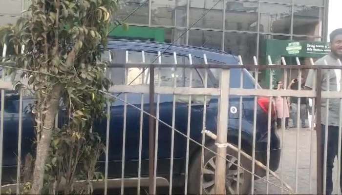 Break Fails RTC Bus Enters Into Cars Show Room In Vijayawada Rv