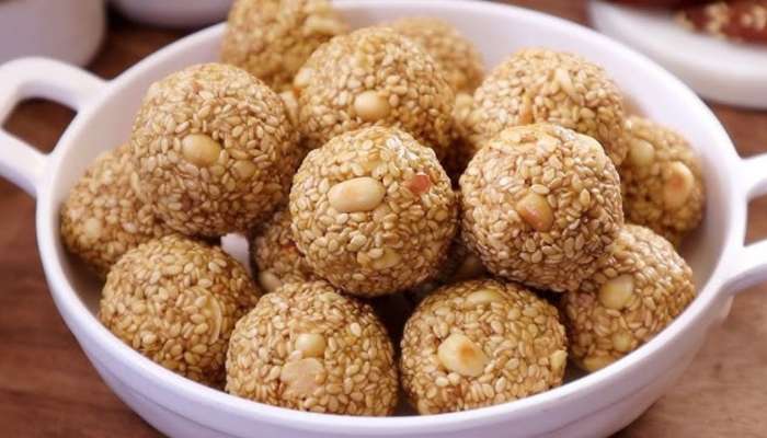 Bellam Nuvvula Laddu Recipe: పాకం లేకుండా మెత్తని నువ్వుల లడ్డు.. తయారీ విధానం ఇలా..