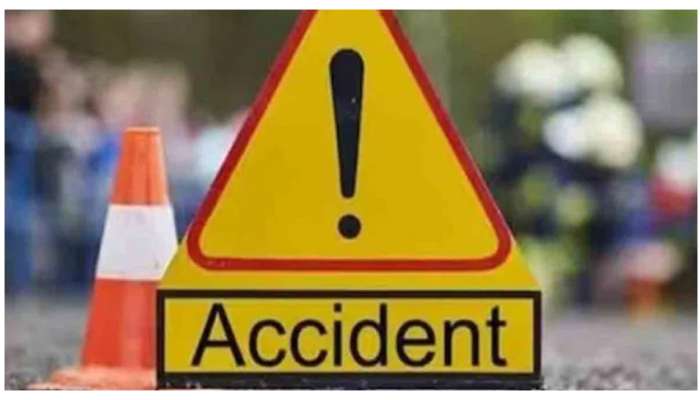 Bus Accident: ఘోర రోడ్డు ప్రమాదం.. ట్రావెల్స్‌ బస్సు బోల్తా, నలుగురి మృతి..