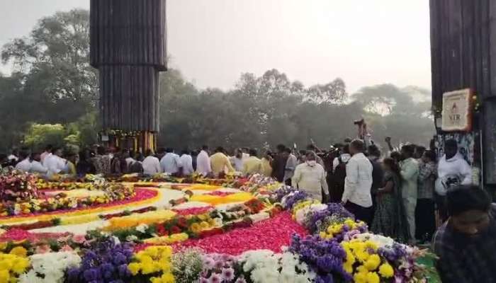 Balakrishna Pay Tributes To His Father Nandamuri Taraka Rama Rao Rv