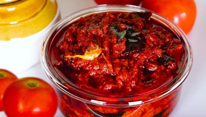 Tomato Pickle: ఎండతో పనిలేకుండా ఎక్కువ కాలం నిల్వ ఉండే టమాటో నిలవ పచ్చడి ఇలా చేసుకోండి..