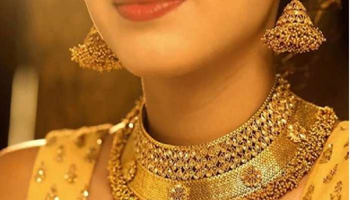 Gold Price Today: పసిడి ధరలకు బ్రేక్, స్వల్పంగా తగ్గిన ధరలు, ఇవాళ్టి ధర ఎంత