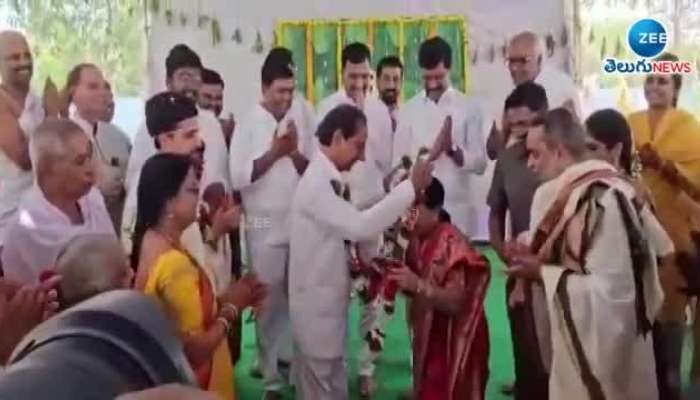 KCR Birthday Celebrations Ex CM KCR and Shobhamma Attends a Marriage rn