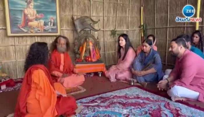 Vickey kaushal wife katrina kaif holy dip in maha kumbh mela triveni sangam pa