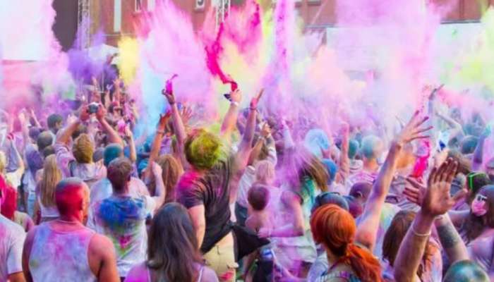 Holi Festival: హోలీ ఫెస్టివల్ స్పెషల్.. ఆ గ్రామంలో చాలా డిఫరెంట్ గురూ..!