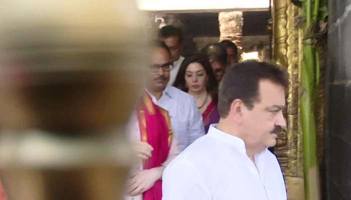 Former Cricketer Ravi Shastri Offers Special Pooja In Tirumala Temple Rv