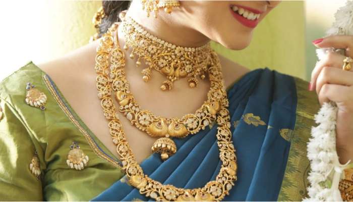 Gold Rate Today: భారీగా తగ్గిన బంగారం ధర.. అక్షయ తృతీయ ముందు ఊరిస్తున్న పసిడి.. ఏప్రిల్ 26, శనివారం ఎంత తగ్గింది అంటే?