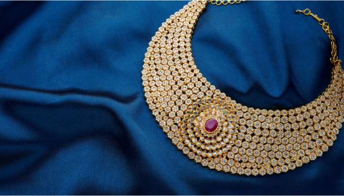 Gold Rate Today: భారీగా తగ్గిన బంగారం ధర.. మే 12వ తేదీ సోమవారం మహిళలకు పండగే