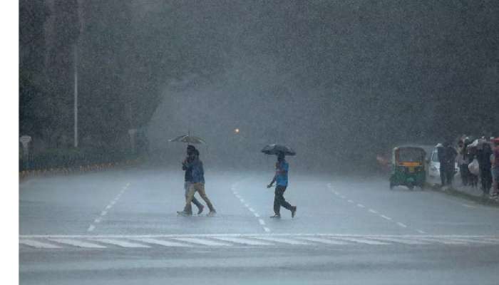 Heavy Rainfall: అల్పపీడనం, రుతు పవనాల ప్రభావం, ఈ జిల్లాల్లో భారీ వర్షాలు జాగ్రత్త