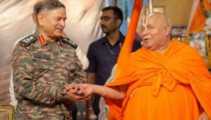 India Pakistan War: జగద్గురు రాంభద్రాచార్యను కలిసిన ఆర్మీ చీఫ్ జనరల్..  ఆయన గురుదక్షిణగా ఏంకోరుకున్నారో తెలుసా..?