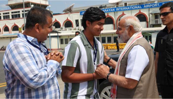 PM Modi meets Vaibhav Suryavanshi: మోదీ, చిచ్చర పిడుగు అపూర్వ కలయిక.. పాట్నా ఎయిర్ పోర్టులో అదిరిపోయే సీన్..!!