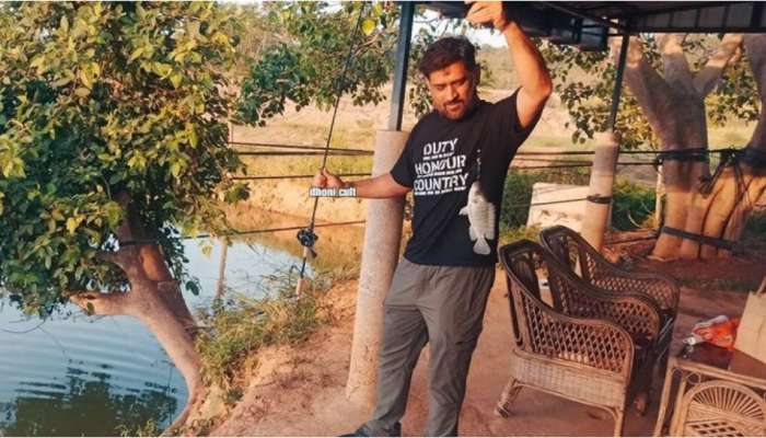 MS Dhoni: టీమ్ ను నట్టేటా ముంచి హ్యాపీగా చేపలు పట్టుకుంటున్న ధోనీ..ఫోటోస్ వైరల్..!!