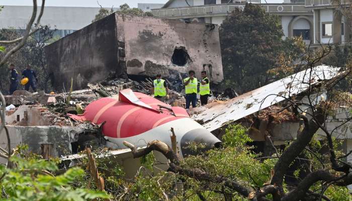 Ahmedabad plane crash: అహ్మదాబాదు విమాన ప్రమాదంలో అదృశ్యమైన దర్శకుడు.. దొరికిన ఫోన్..!