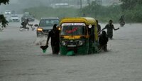 Heavy Rains: భారీ వర్షాల నేపథ్యంలో స్కూళ్లు, కాలేజీలకు సెలవులు ప్రకటించిన ప్రభుత్వం.