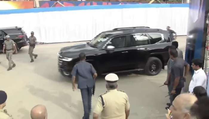 Vijay Deverakonda And Ram Charan Travel In Chief Minister Convoy