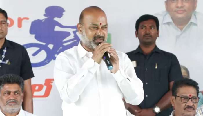 తిండికి ఎన్నో ఇబ్బందులు పడ్డా.. కష్టపడి ఈ స్థాయికి వచ్చినా.. బండి సంజయ్ ఎమోషనల్